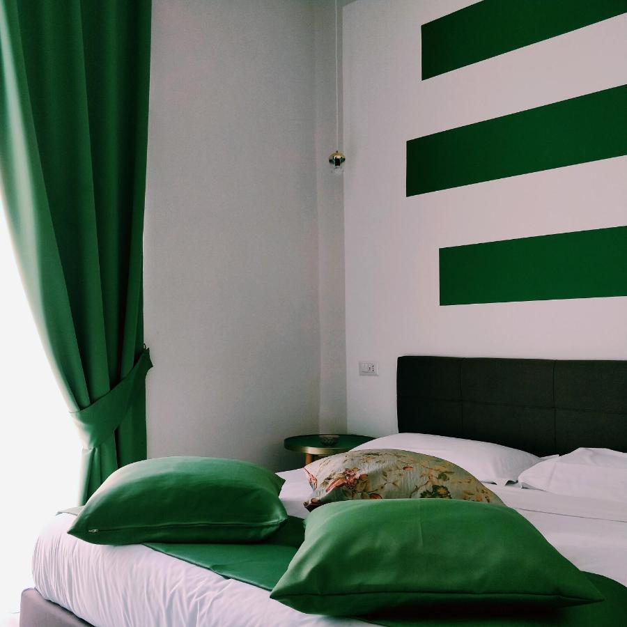 ลา ช็องบร์ Bed & Breakfast เนเปิลส์ ภายนอก รูปภาพ