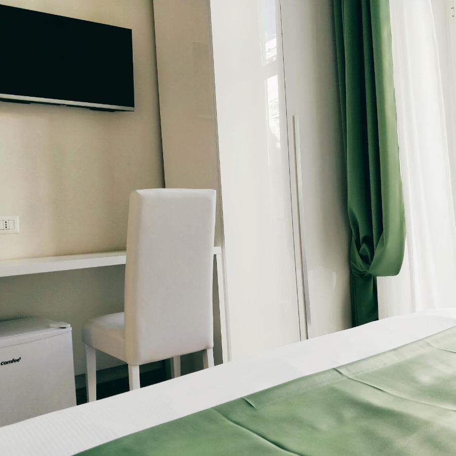 ลา ช็องบร์ Bed & Breakfast เนเปิลส์ ภายนอก รูปภาพ