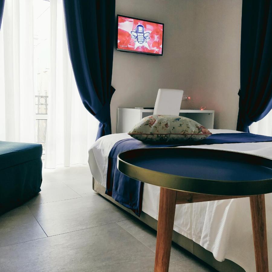 ลา ช็องบร์ Bed & Breakfast เนเปิลส์ ภายนอก รูปภาพ