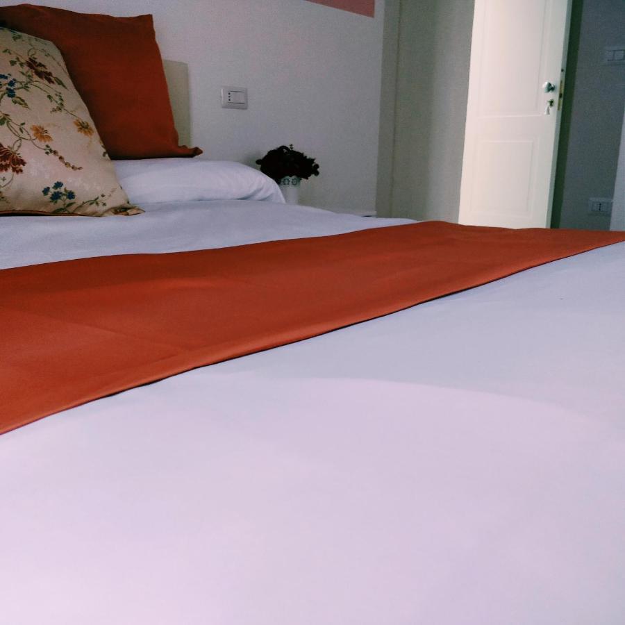 ลา ช็องบร์ Bed & Breakfast เนเปิลส์ ภายนอก รูปภาพ