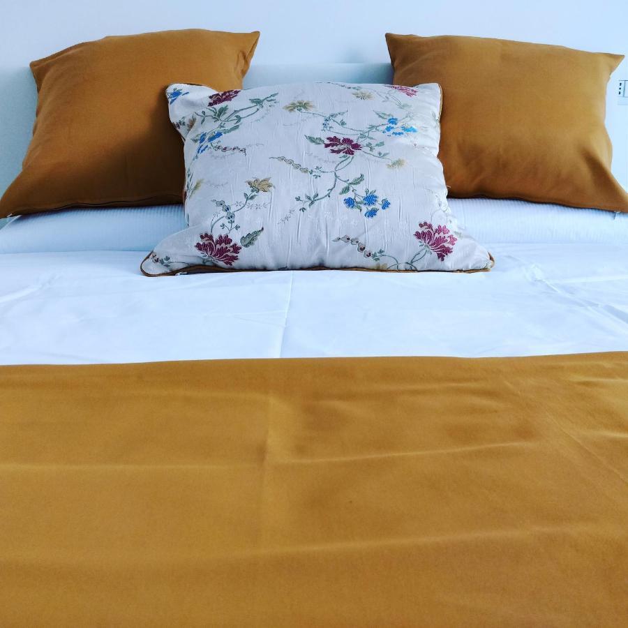 ลา ช็องบร์ Bed & Breakfast เนเปิลส์ ภายนอก รูปภาพ