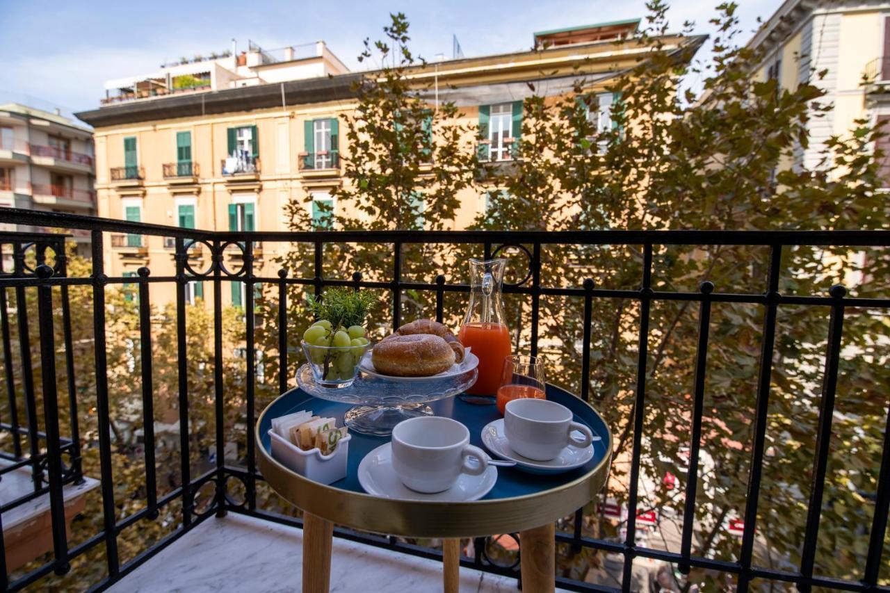 ลา ช็องบร์ Bed & Breakfast เนเปิลส์ ภายนอก รูปภาพ