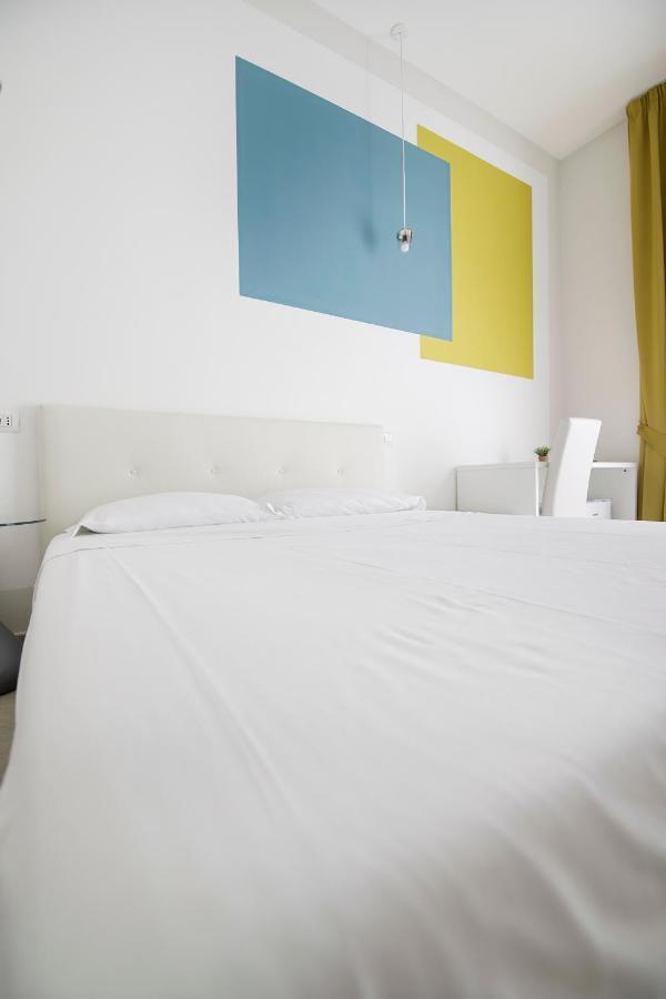 ลา ช็องบร์ Bed & Breakfast เนเปิลส์ ภายนอก รูปภาพ