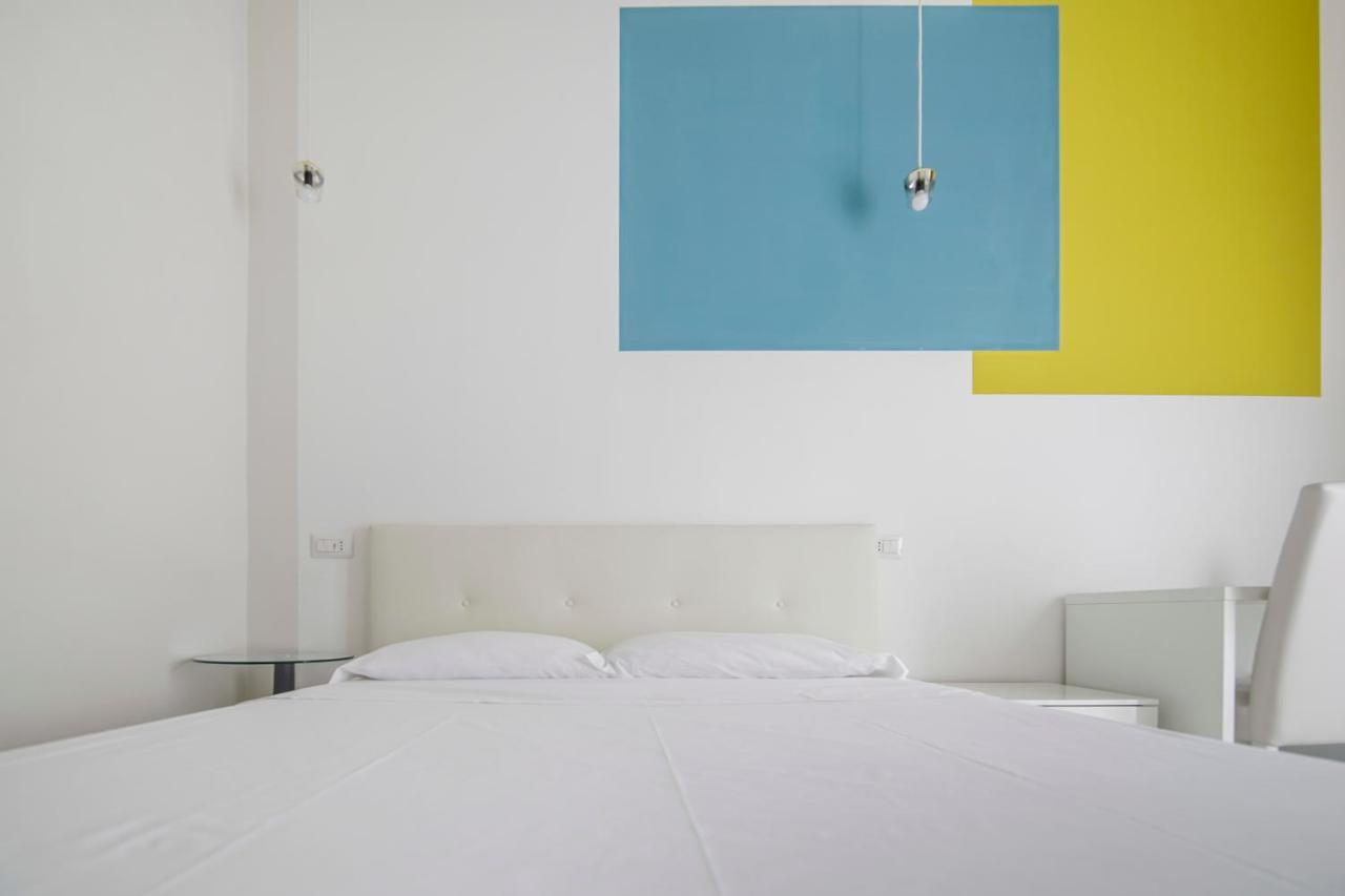 ลา ช็องบร์ Bed & Breakfast เนเปิลส์ ภายนอก รูปภาพ