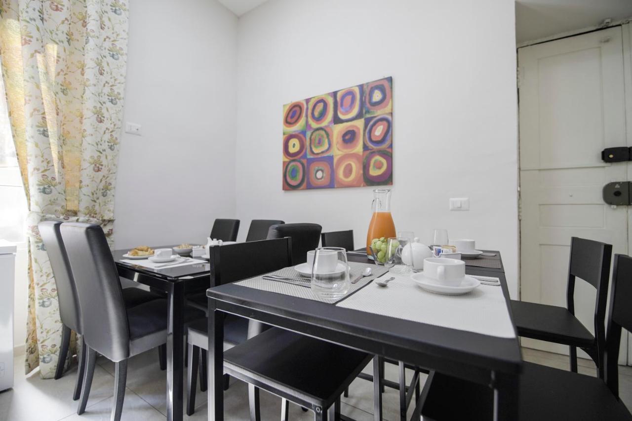 ลา ช็องบร์ Bed & Breakfast เนเปิลส์ ภายนอก รูปภาพ