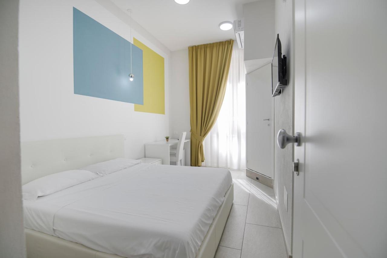 ลา ช็องบร์ Bed & Breakfast เนเปิลส์ ภายนอก รูปภาพ