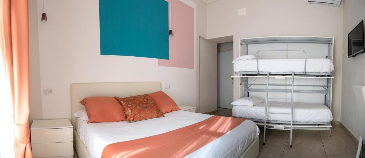 ลา ช็องบร์ Bed & Breakfast เนเปิลส์ ภายนอก รูปภาพ
