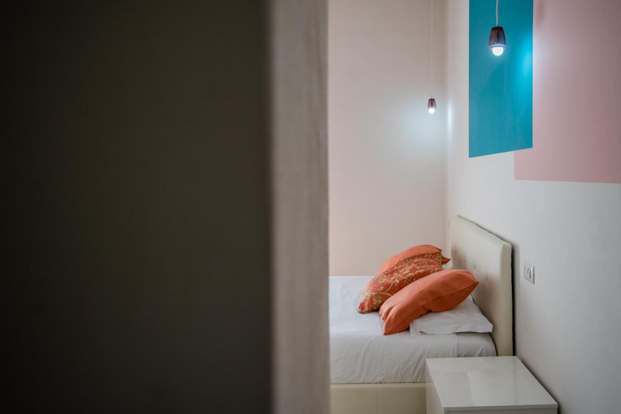 ลา ช็องบร์ Bed & Breakfast เนเปิลส์ ภายนอก รูปภาพ