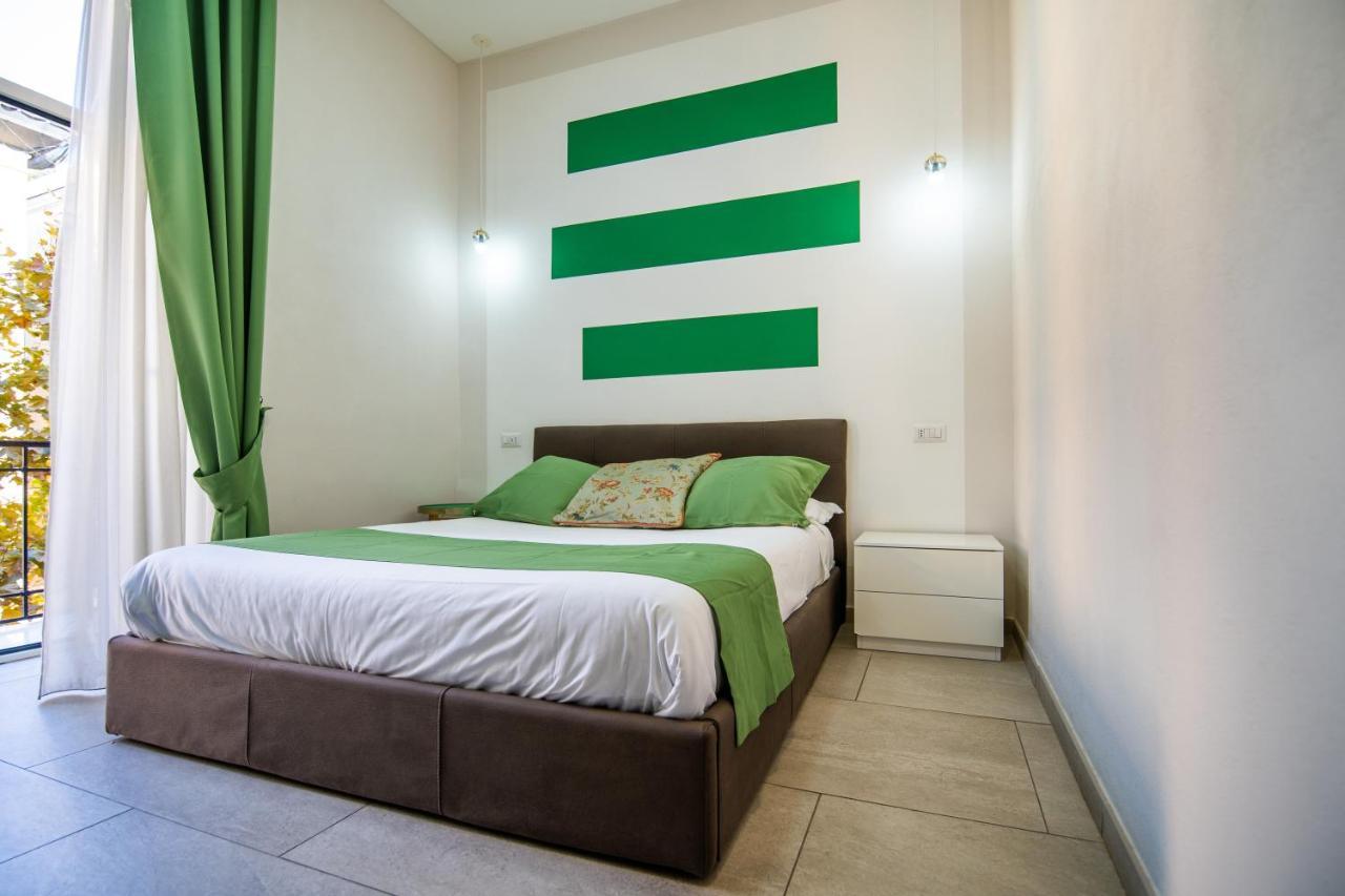 ลา ช็องบร์ Bed & Breakfast เนเปิลส์ ภายนอก รูปภาพ