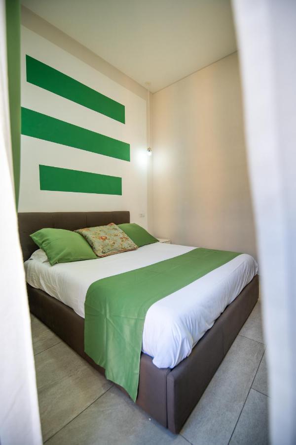 ลา ช็องบร์ Bed & Breakfast เนเปิลส์ ภายนอก รูปภาพ