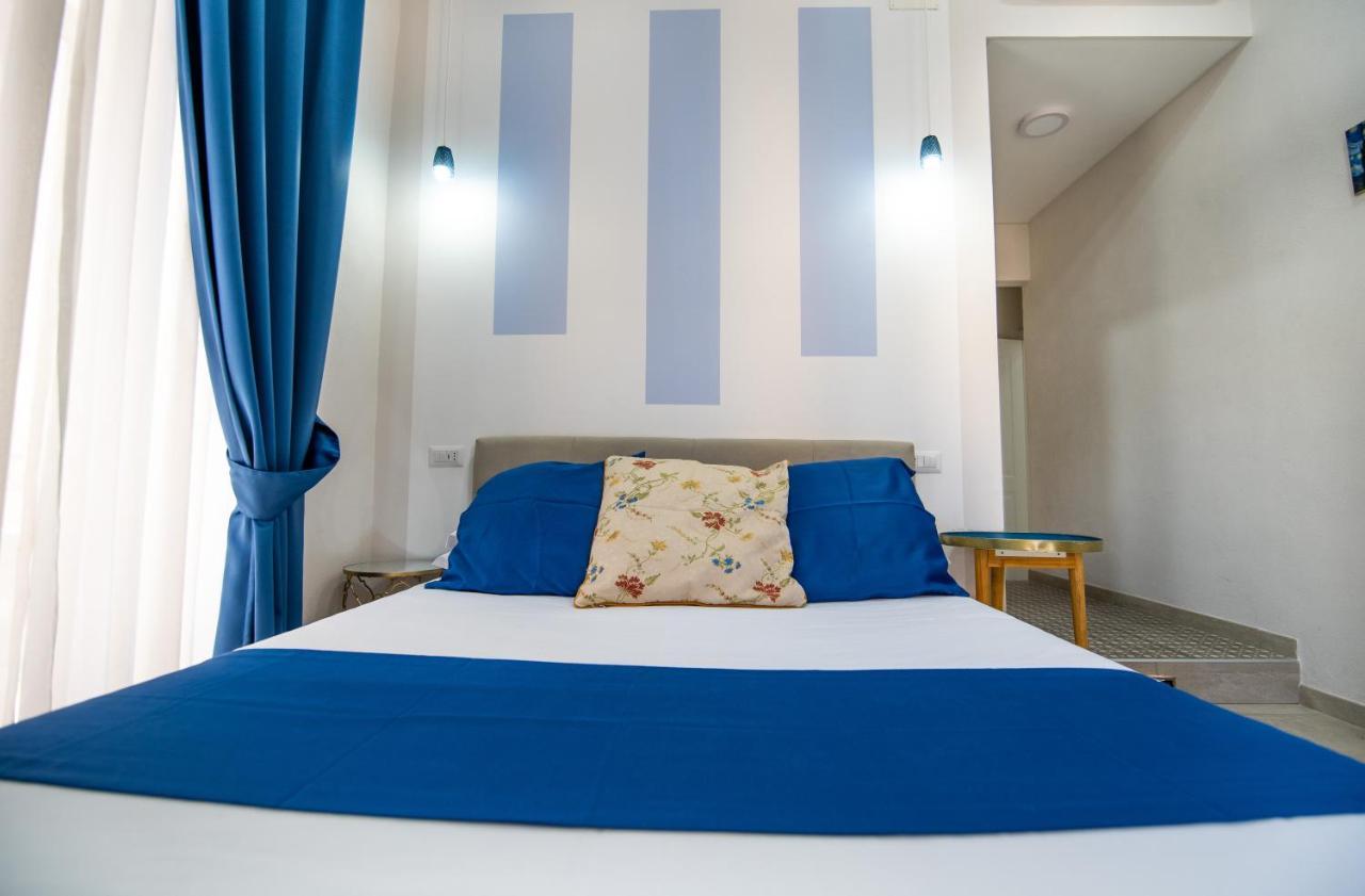 ลา ช็องบร์ Bed & Breakfast เนเปิลส์ ภายนอก รูปภาพ