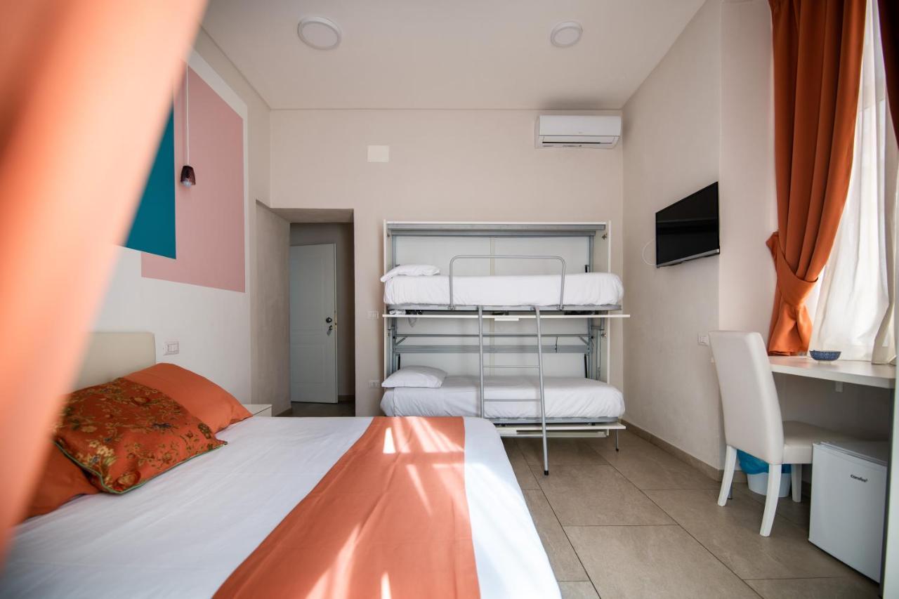 ลา ช็องบร์ Bed & Breakfast เนเปิลส์ ภายนอก รูปภาพ