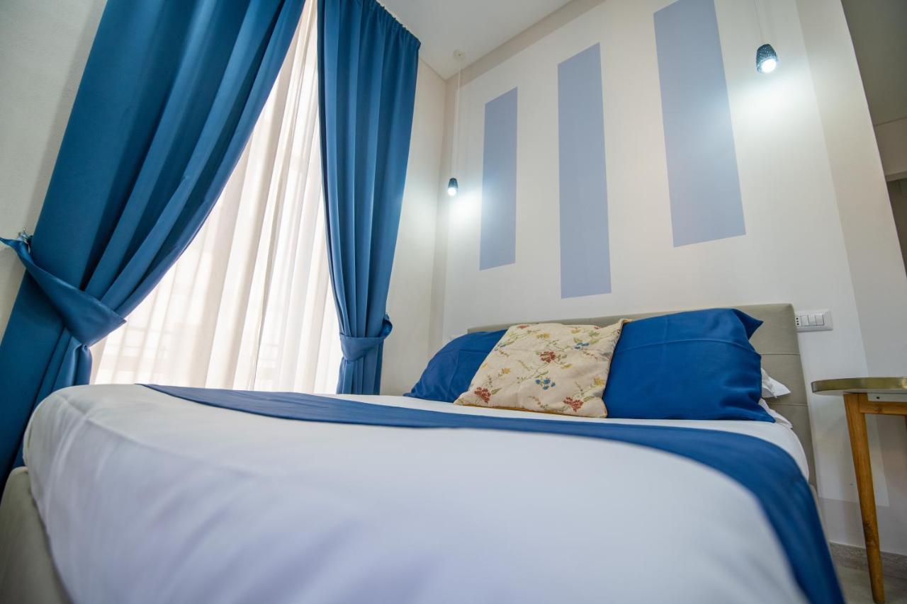 ลา ช็องบร์ Bed & Breakfast เนเปิลส์ ภายนอก รูปภาพ
