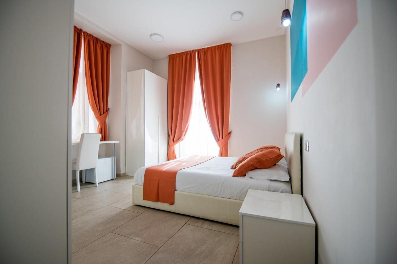 ลา ช็องบร์ Bed & Breakfast เนเปิลส์ ภายนอก รูปภาพ