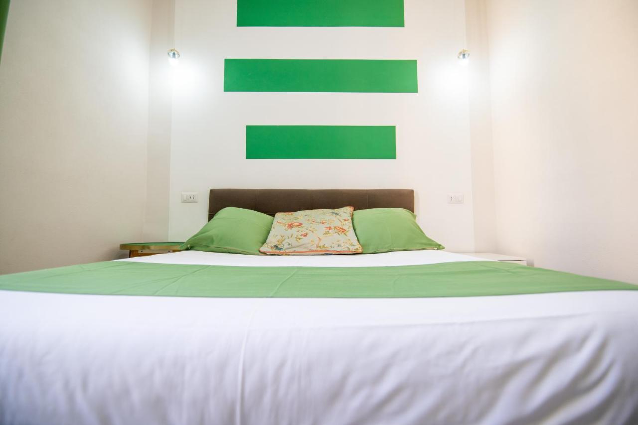 ลา ช็องบร์ Bed & Breakfast เนเปิลส์ ภายนอก รูปภาพ