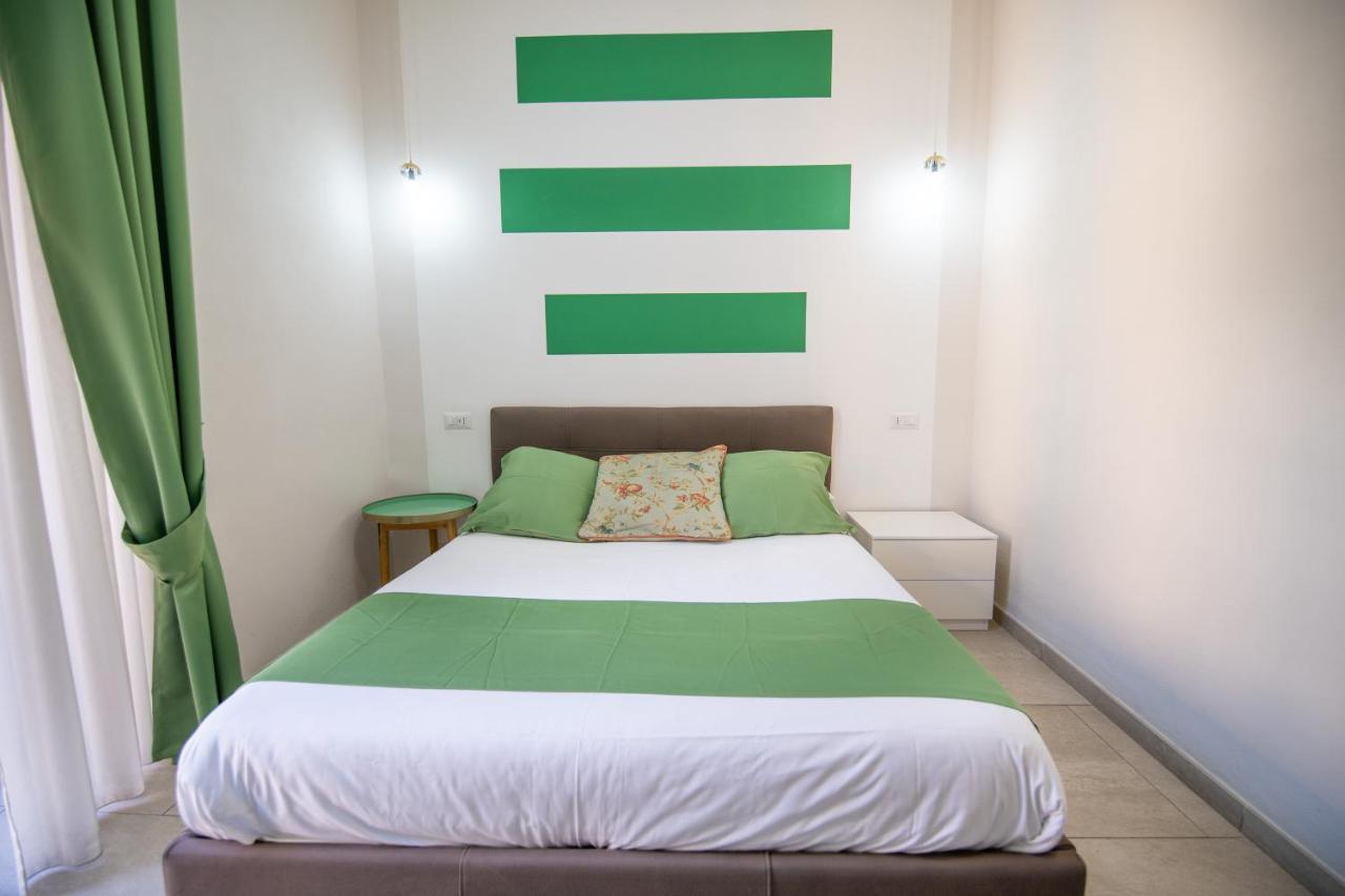 ลา ช็องบร์ Bed & Breakfast เนเปิลส์ ภายนอก รูปภาพ
