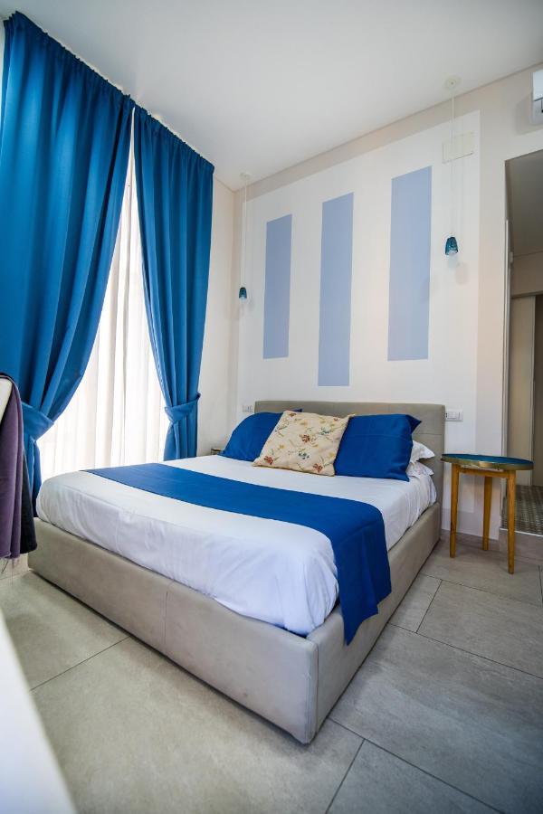 ลา ช็องบร์ Bed & Breakfast เนเปิลส์ ภายนอก รูปภาพ