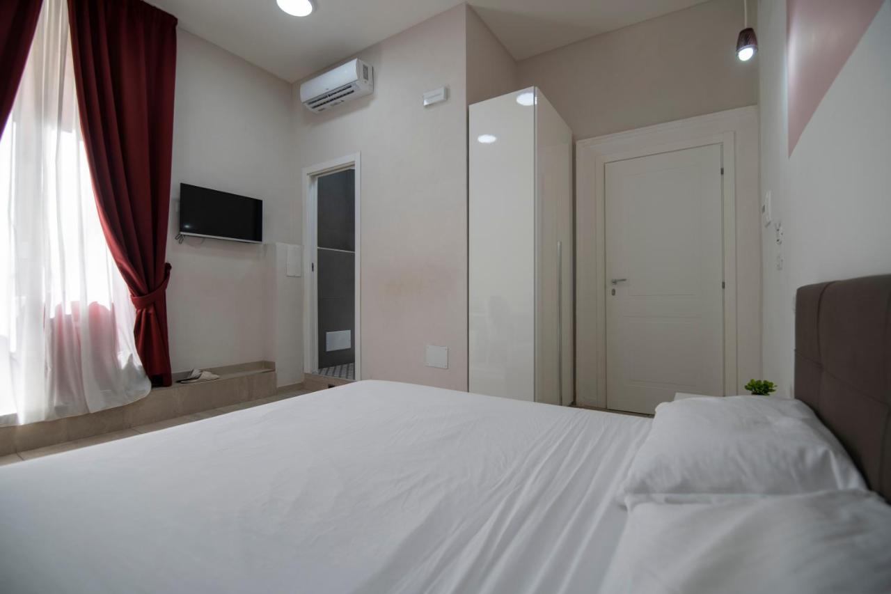 ลา ช็องบร์ Bed & Breakfast เนเปิลส์ ภายนอก รูปภาพ